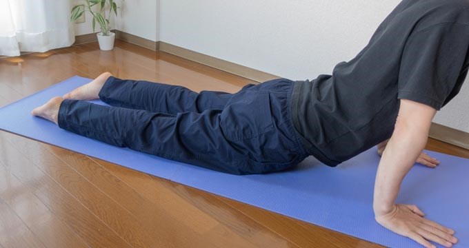 A man doing pelvic exercise